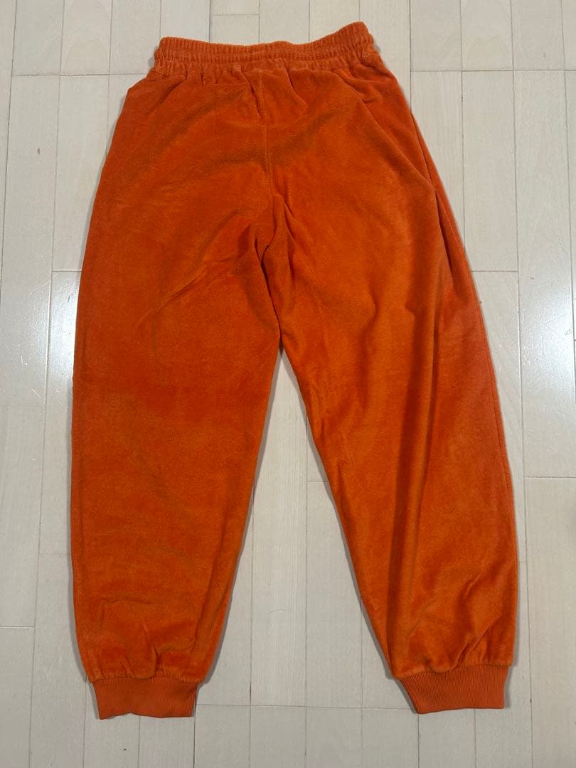 深瀬着用 BURBERRY オレンジ スウェット パンツのみ