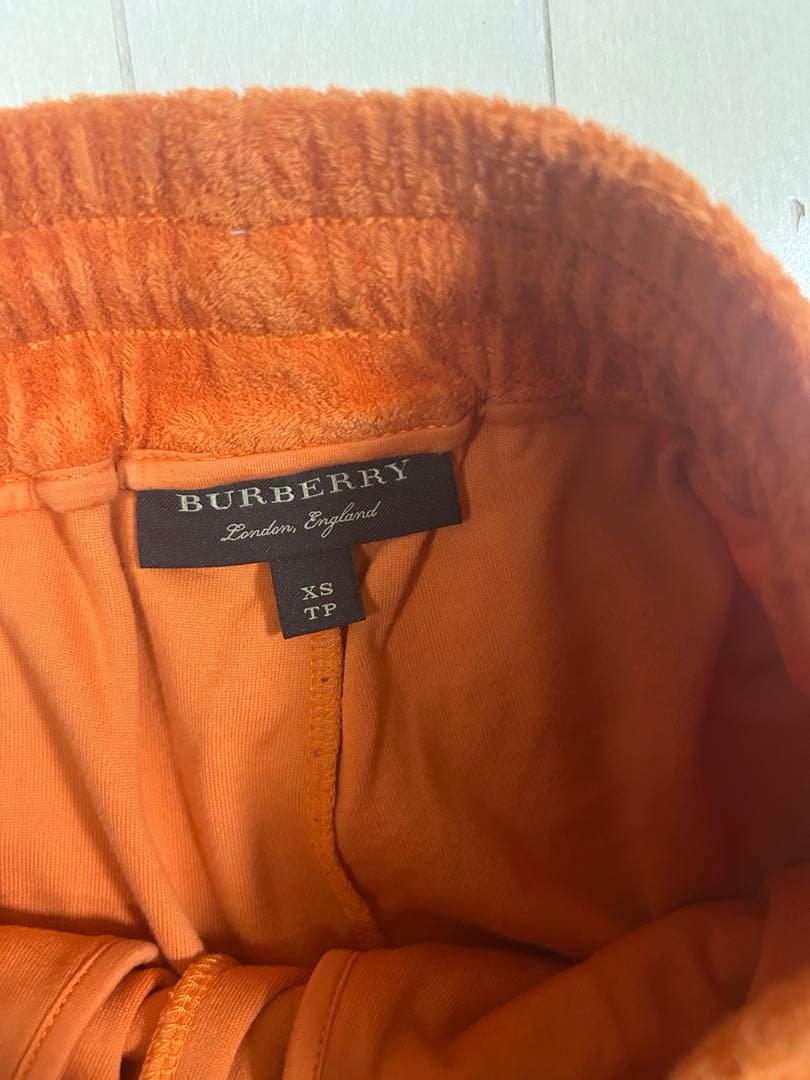 深瀬着用 BURBERRY オレンジ スウェット パンツのみ
