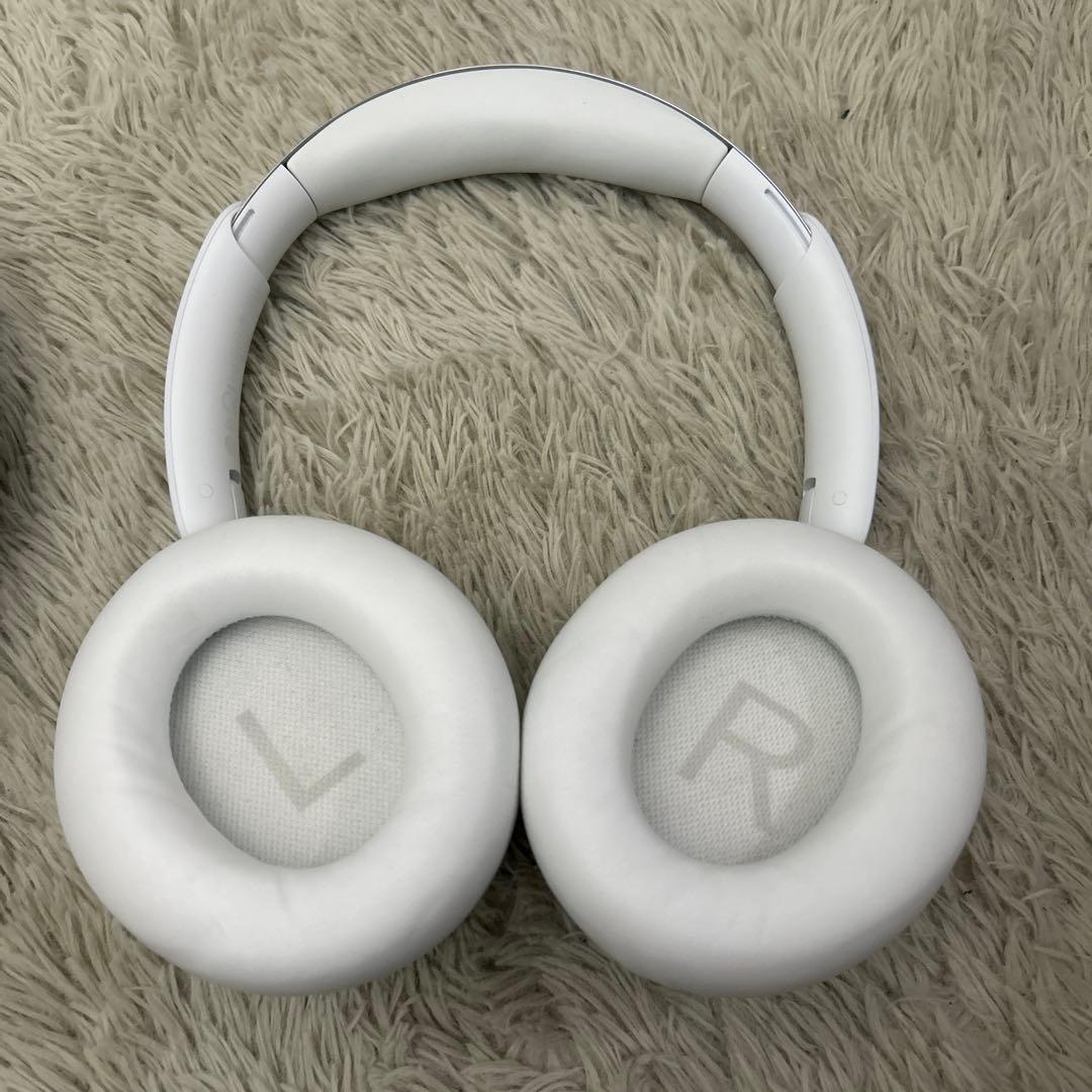 ホワイト ヘッドホン