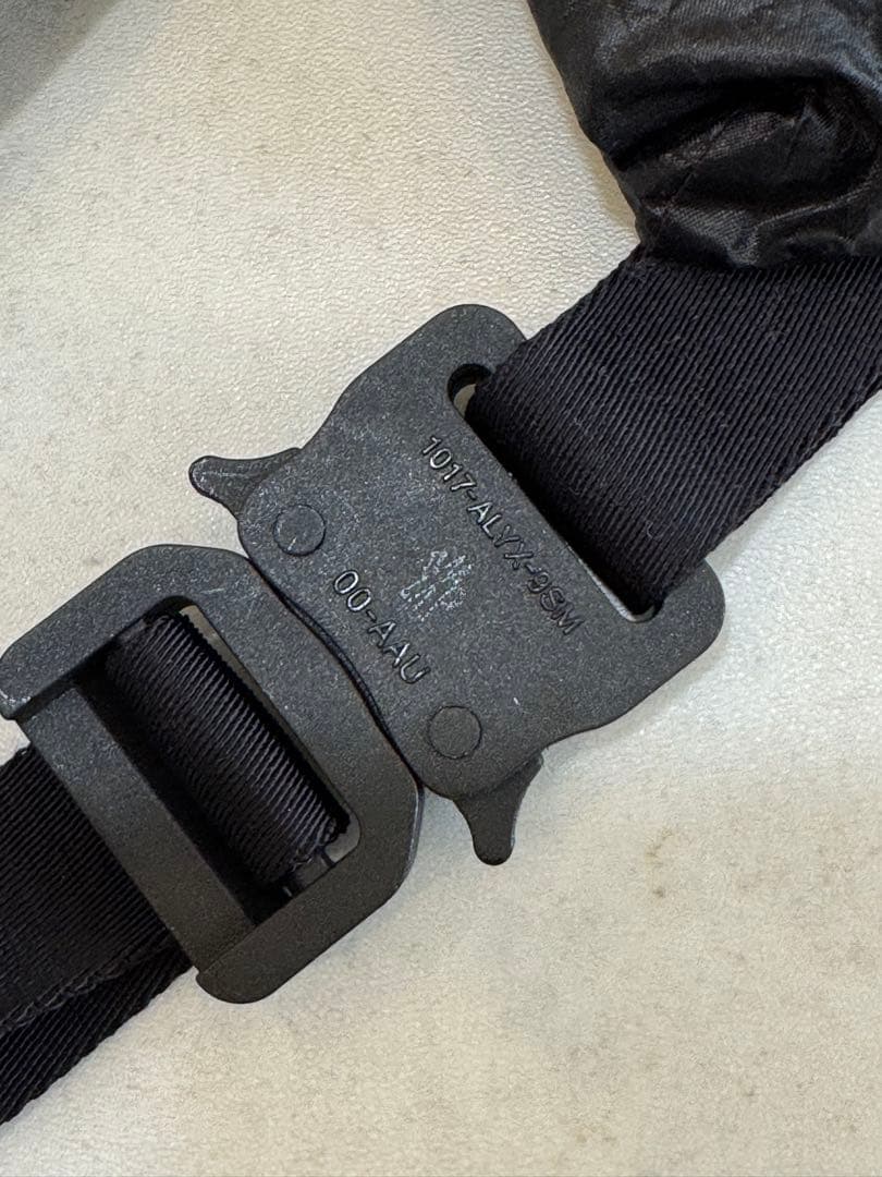 MONCLER 1017 ALYX 9SM ブラックハーネス