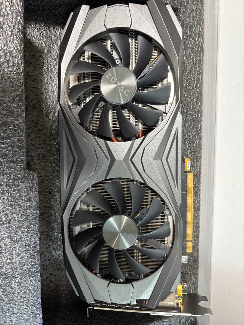 ZOTAC GEFORCE GTX 1080 Ti 本体