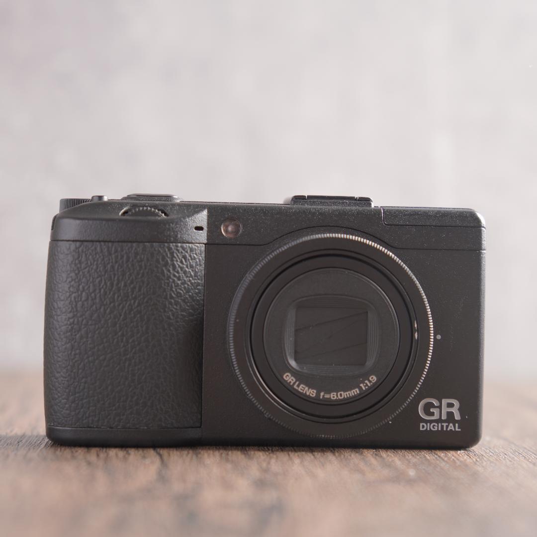 ✨ショット数4回でほぼ新品✨RICOH GR DIGITAL III　10333