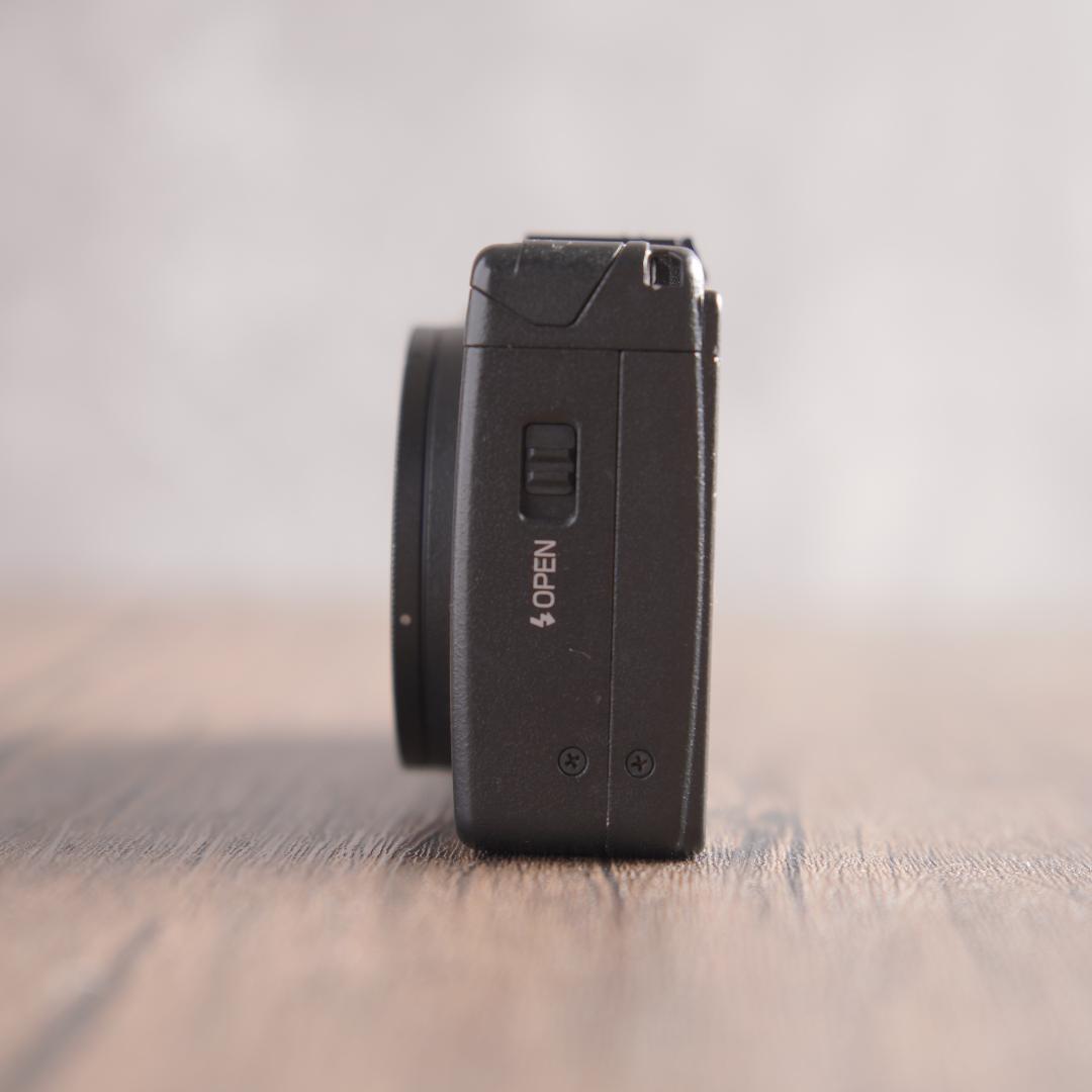 ✨ショット数4回でほぼ新品✨RICOH GR DIGITAL III　10333