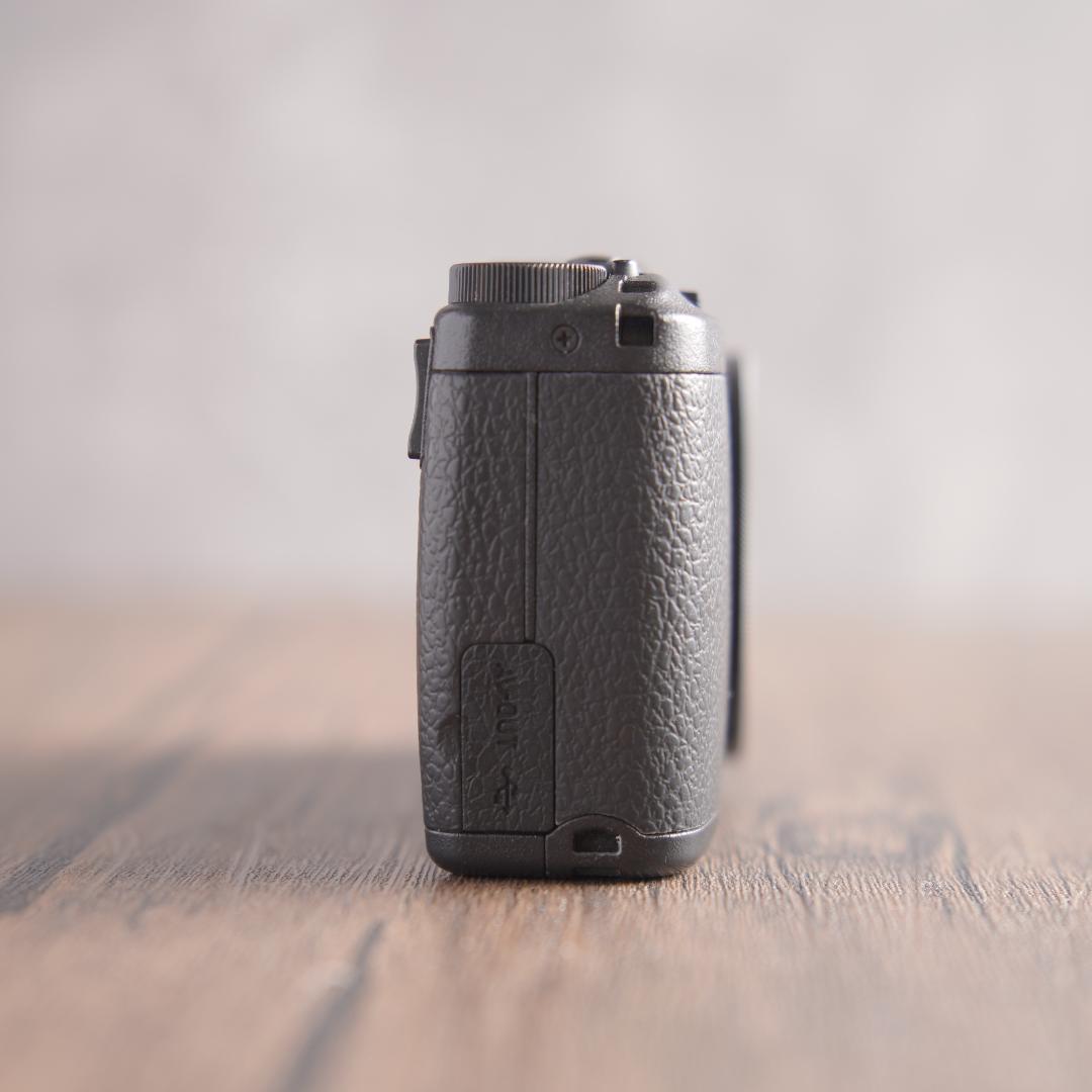 ✨ショット数4回でほぼ新品✨RICOH GR DIGITAL III　10333