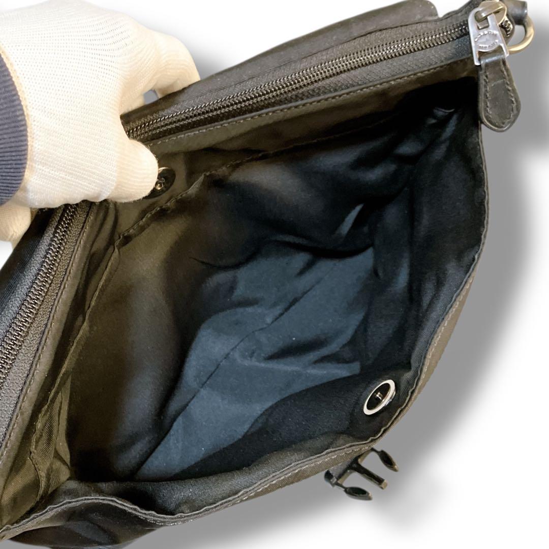 コーチ 斜め掛け可 パンチングフラップ メッセンジャーバッグ ブラック ベージュ