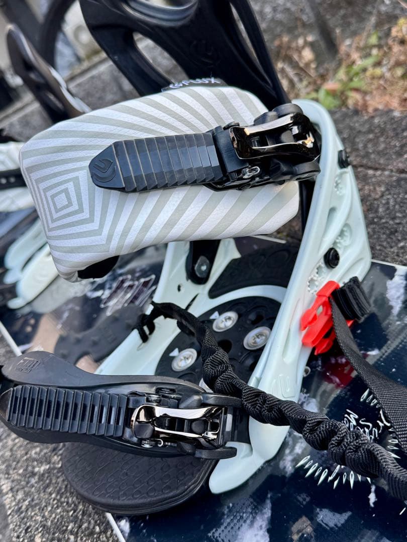 FLUX PR スノーボードバインディング ホワイト/ブラック