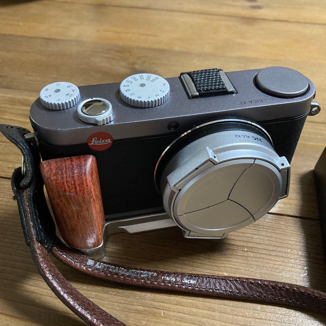 nosonoso。Leica X1 ライカ　ウッドグリップ付き。