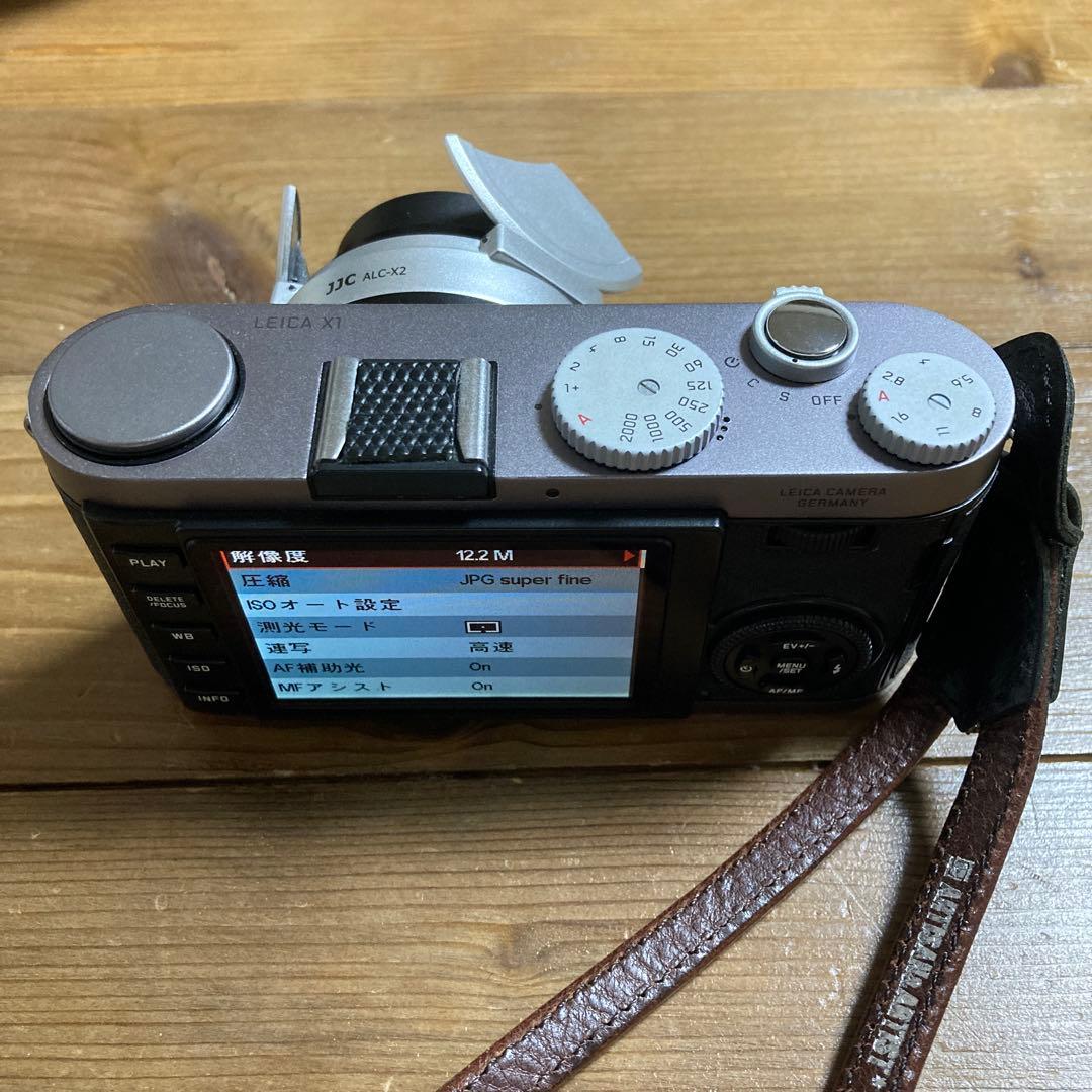 nosonoso。Leica X1 ライカ　ウッドグリップ付き。