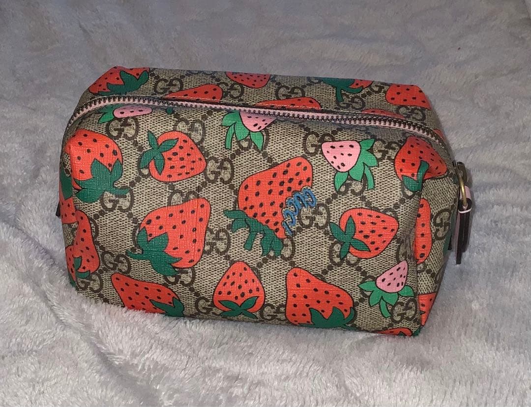 Gucci イチゴ ポーチ 外観美品