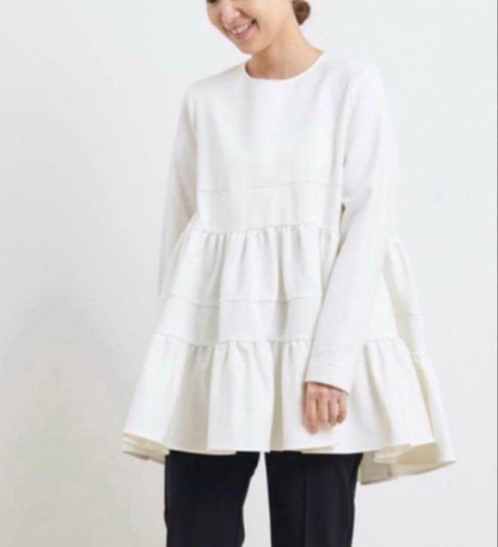 美品　ヨリ yori ぬくぬくティアードフリルブラウス　ヘム　ライトグレー