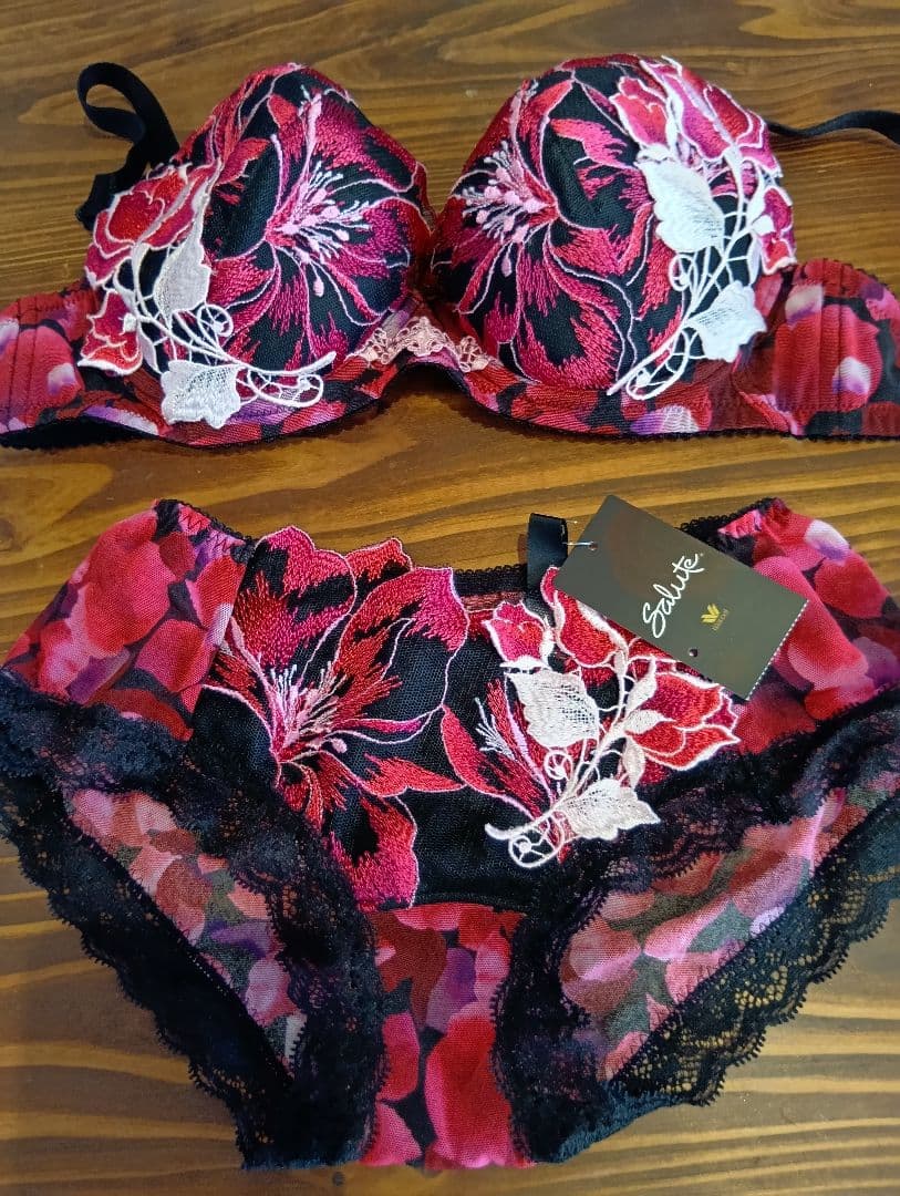 ワコール　サルート　セットアップ F65