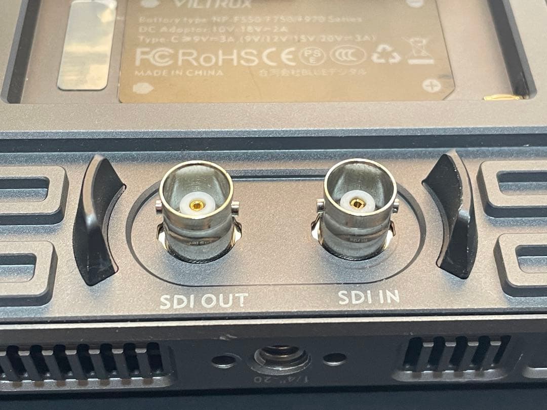 VILTROX DC-X3 6インチカメラモニター & 別売りバッテリー