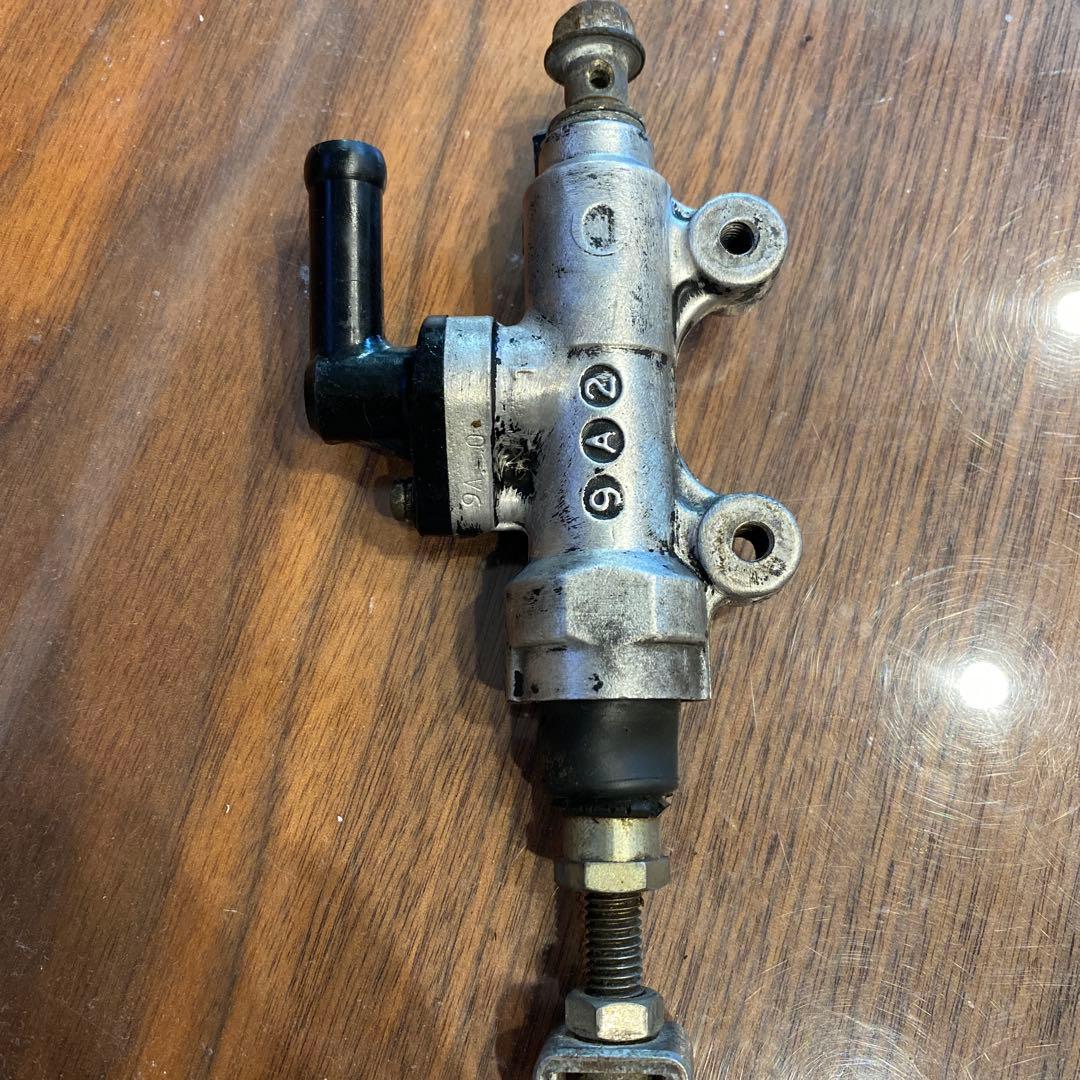 CBR400Fリヤブレーキマスター実働車外し　CBX400Fに使用品