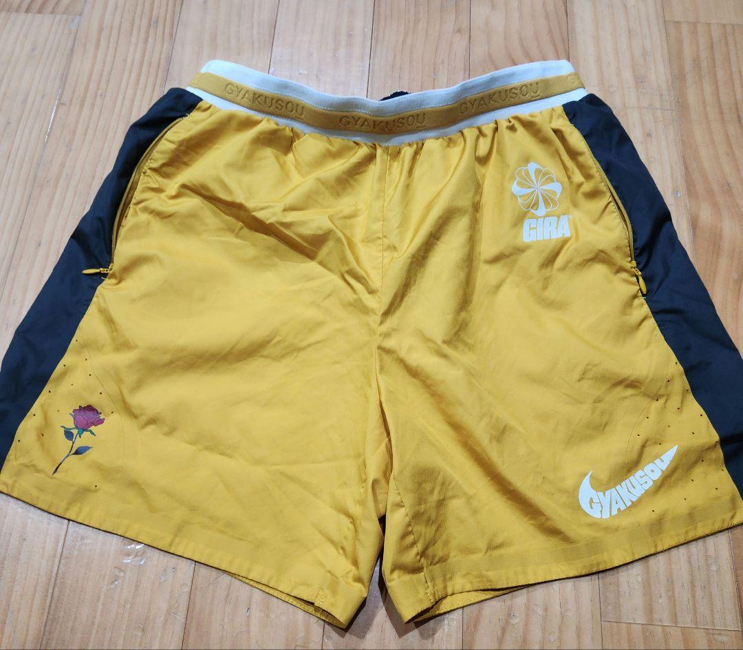 m*t様 GYAKUSOU フード付きウィンドブレーカー 黒/黄