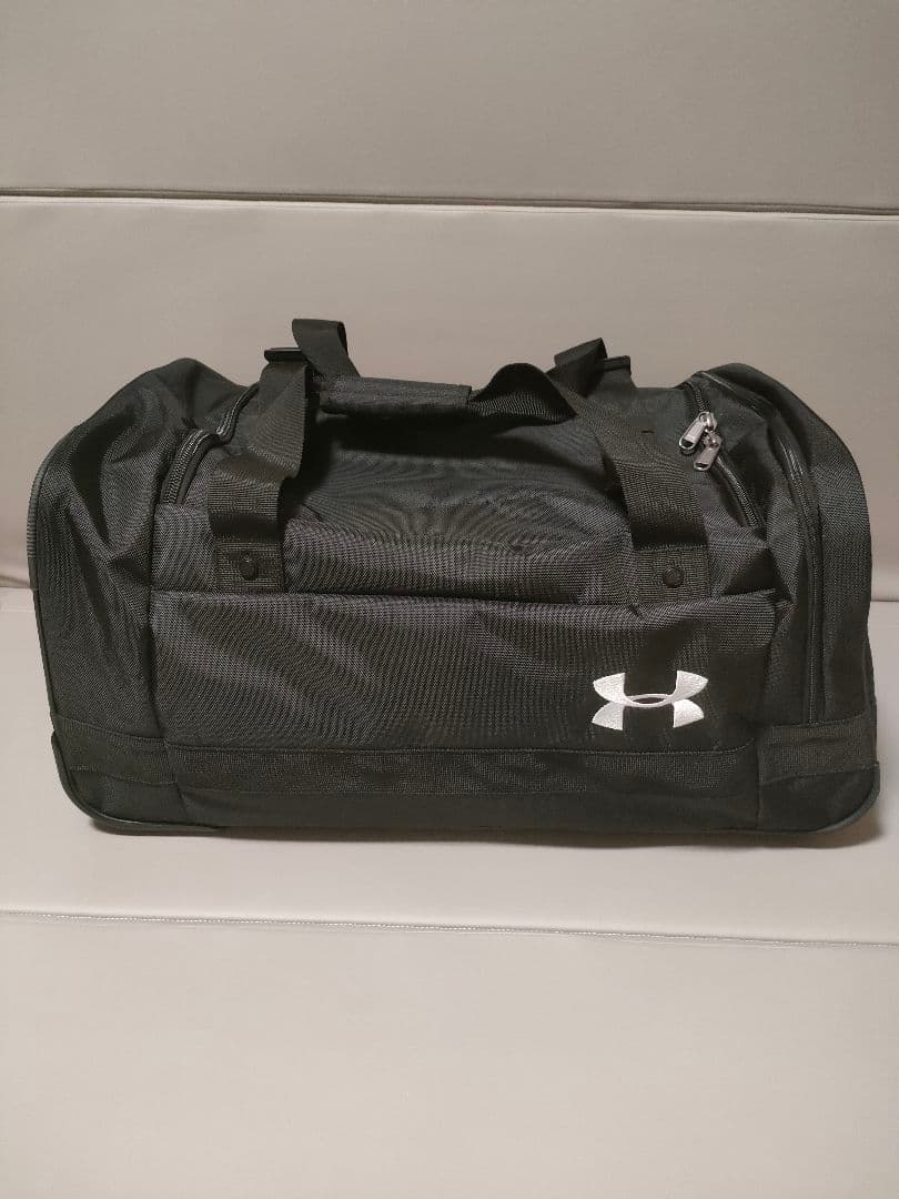 ☆新品未使用☆UNDER ARMOURキャリーバッグ