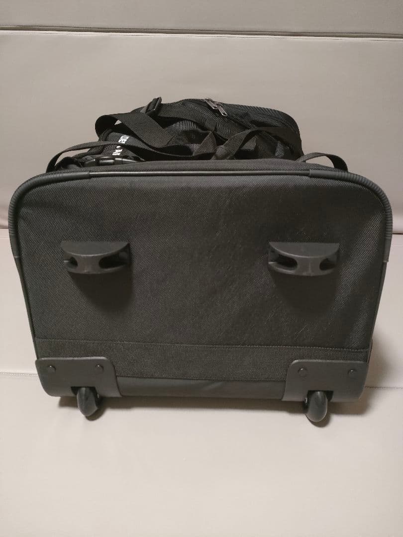 ☆新品未使用☆UNDER ARMOURキャリーバッグ