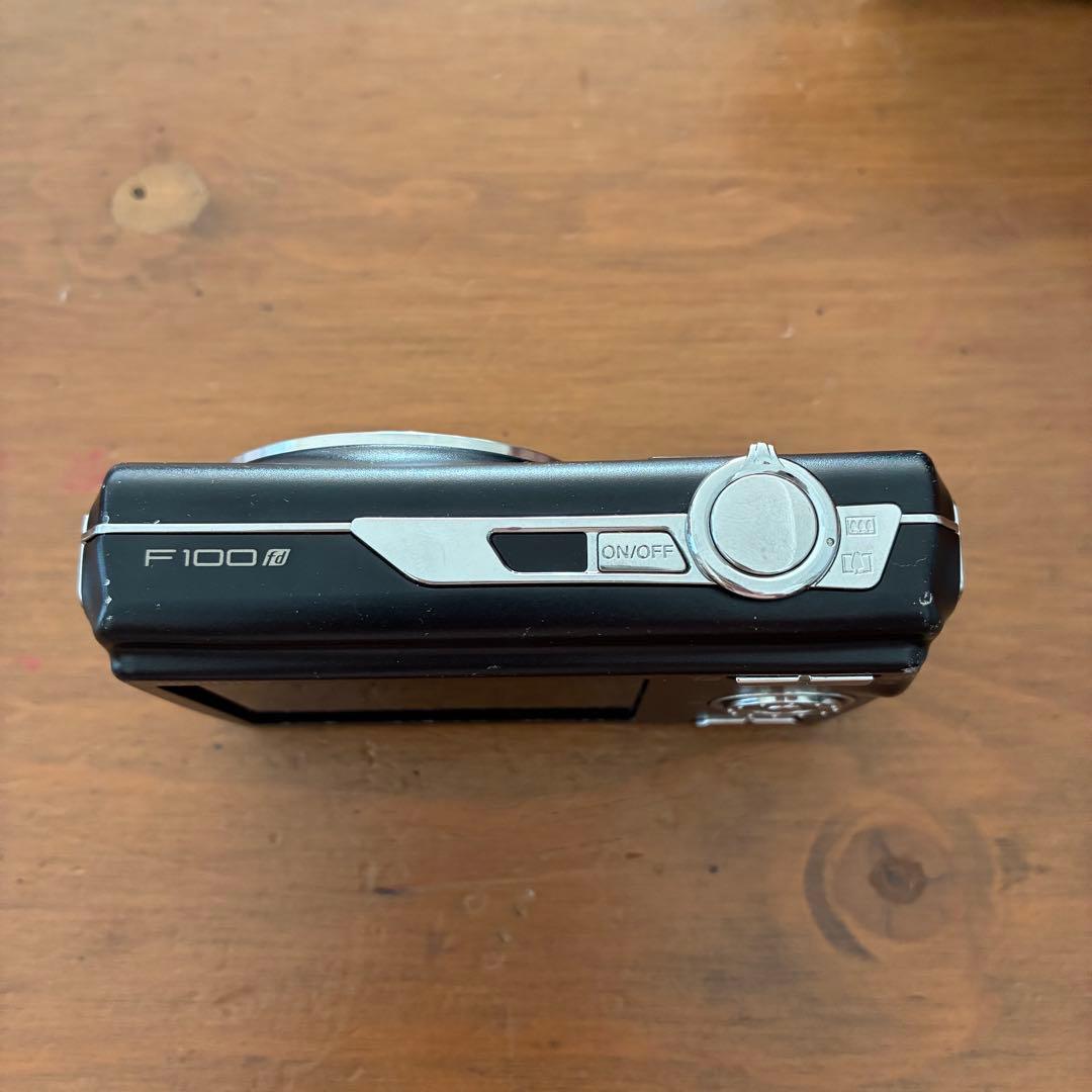 【値下げ】富士フィルム FINEPIX F100FD デジカメ　平成