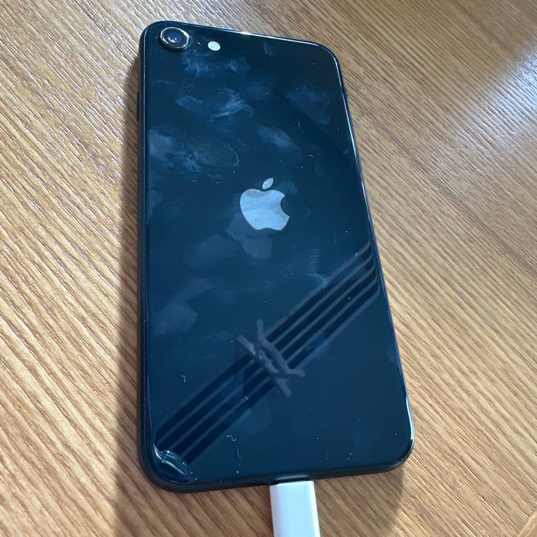 Apple iPhone SE ブラック　64GB