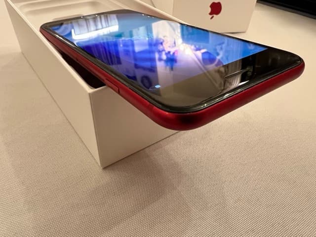 【美品】動作良好　Apple iPhone SE (第2世代) レッド 64GB