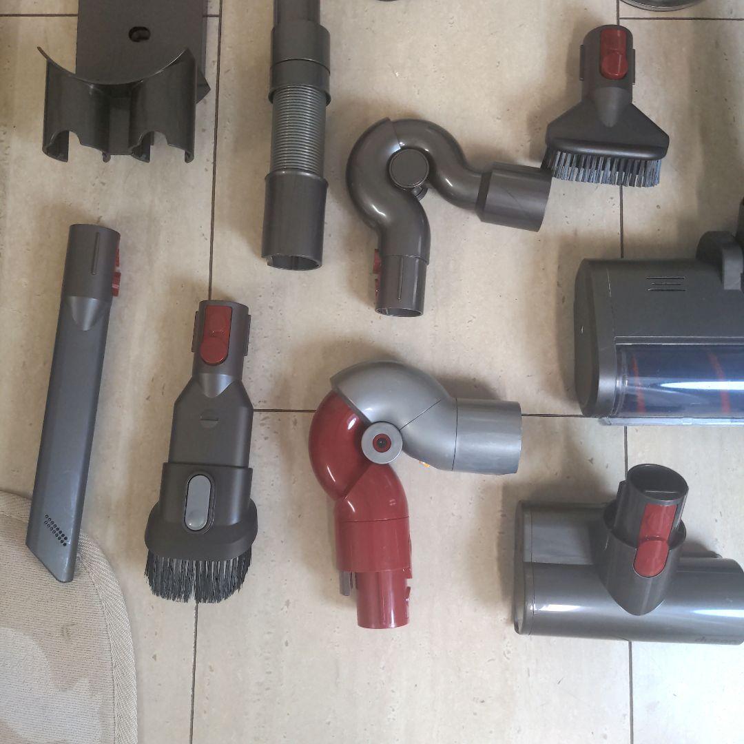 に*こ様 ダイソン掃除機SV25コードレスクリーナー　バッテリー新品