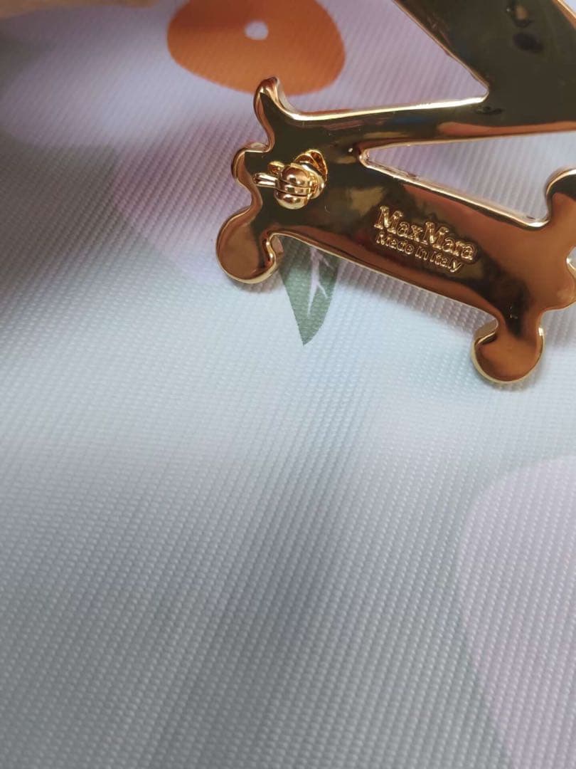 マックスマーラ　クリスタル モノグラムMロゴブローチ パール付き　ゴールド超美品