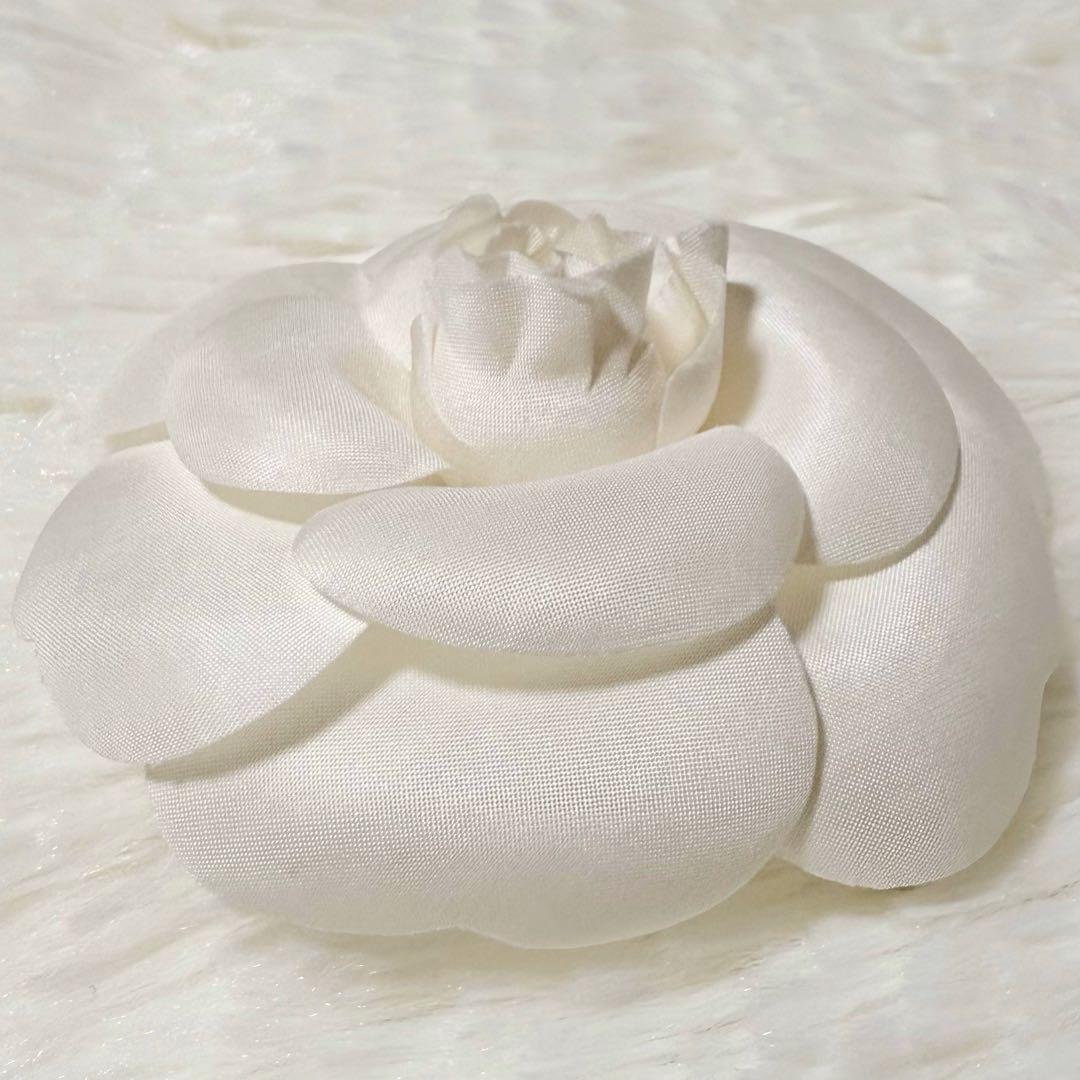 美品 CHANEL シャネル カメリア ブローチ コサージュ フラワー 白