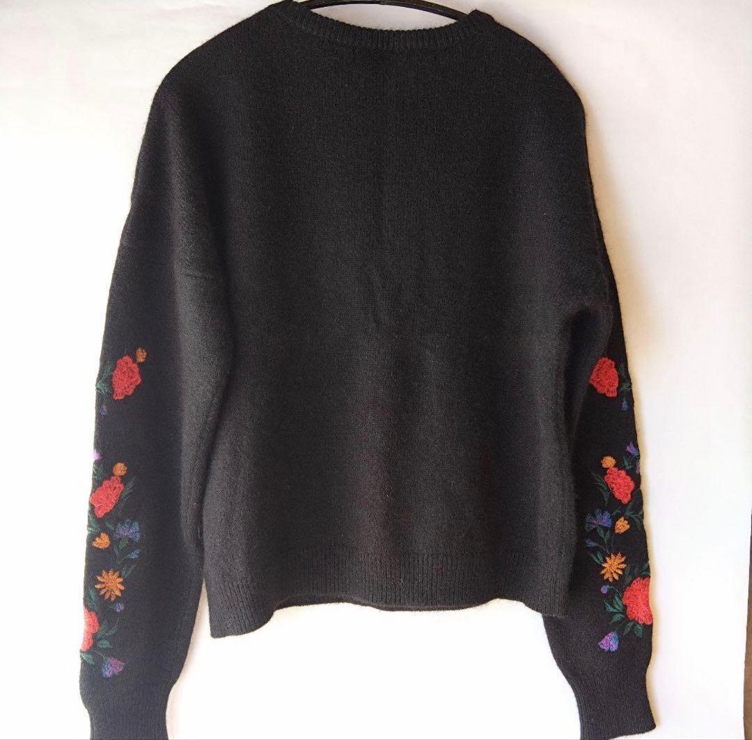 美品　グレースコンチネンタル マルチ刺繍ニットトップ　ブラック　花柄