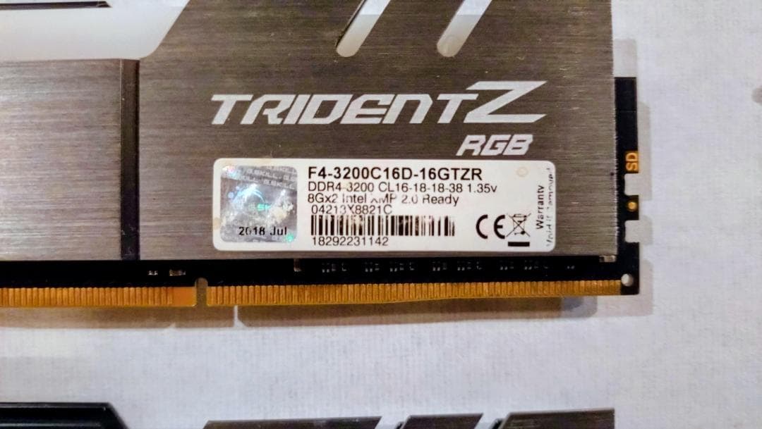 メモリー G.SKILL TRIDENT Z RGB 8GB DDR4-3200MHz