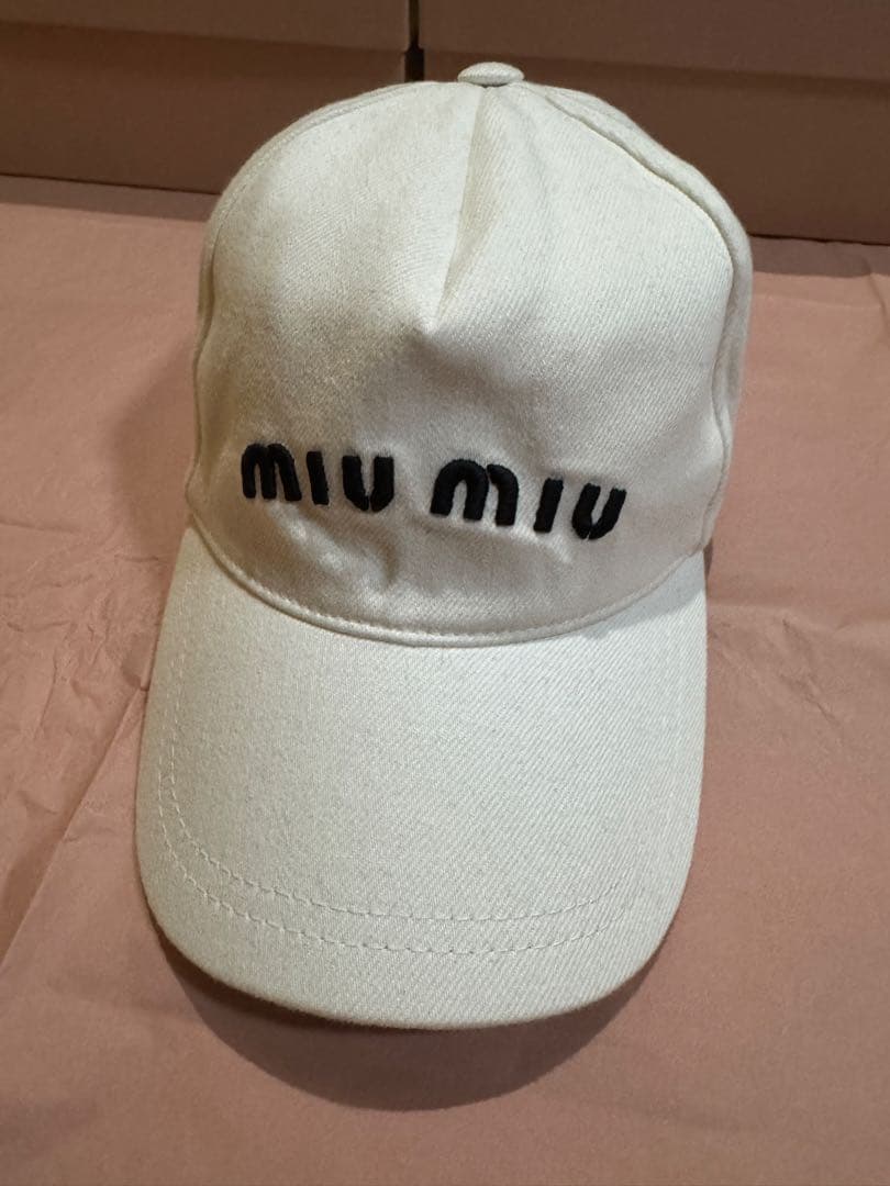miumiu ベースボールキャップ　ホワイト