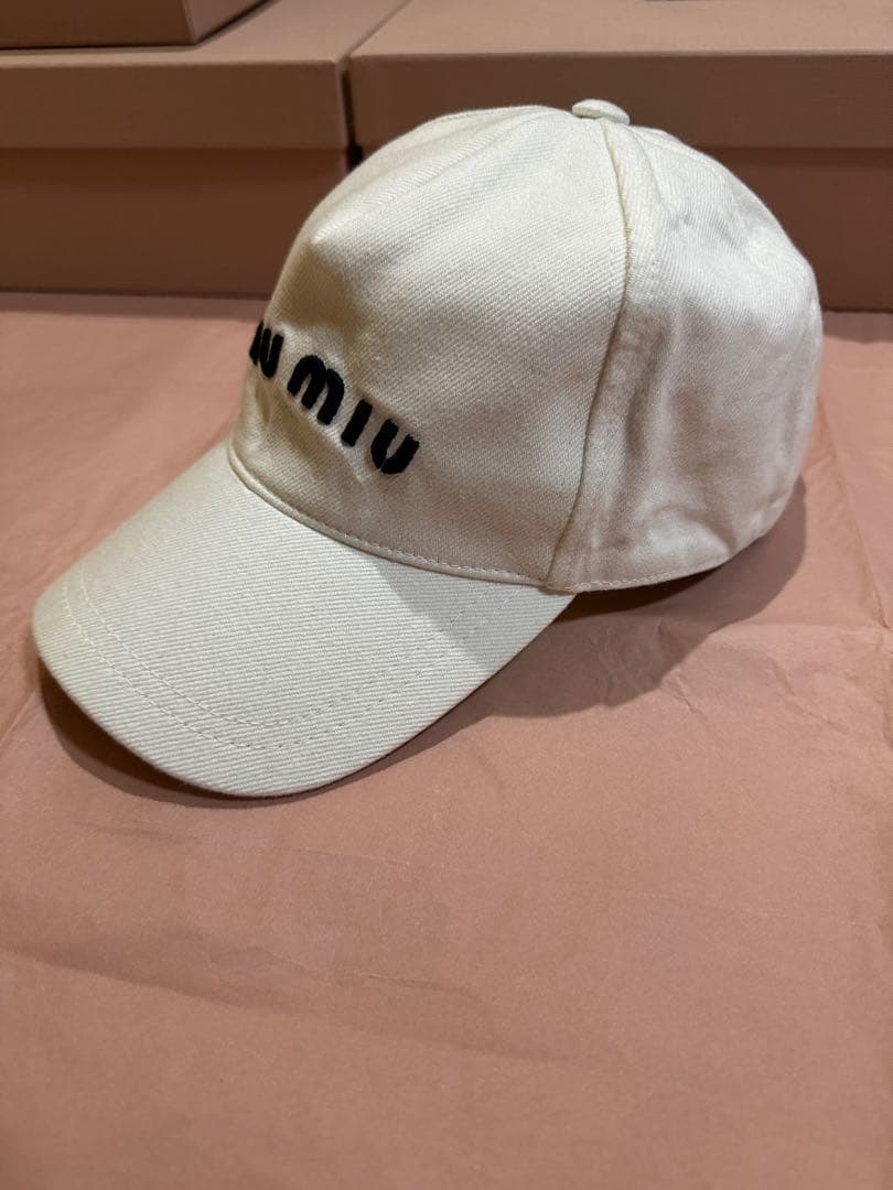 miumiu ベースボールキャップ　ホワイト