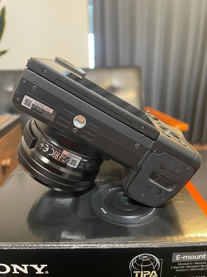 【新品同様】撮影枚数3枚！SONY α6400 16-50mmレンズ付+おまけ