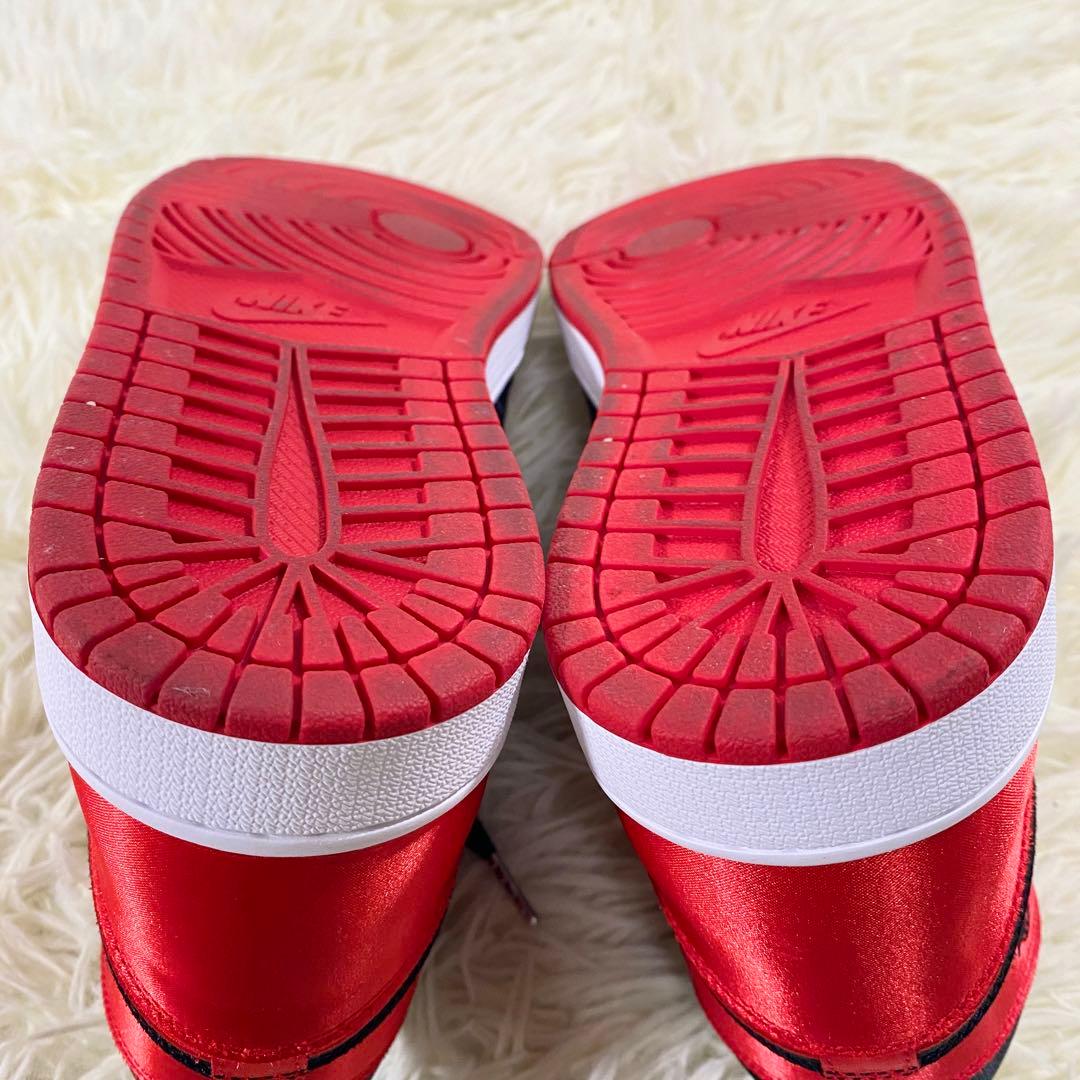 極美品　ナイキ　スニーカー　エアジョーダン1　レトロ　ハイ　サテン　28.5㎝