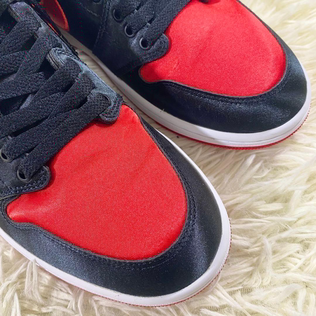 極美品　ナイキ　スニーカー　エアジョーダン1　レトロ　ハイ　サテン　28.5㎝