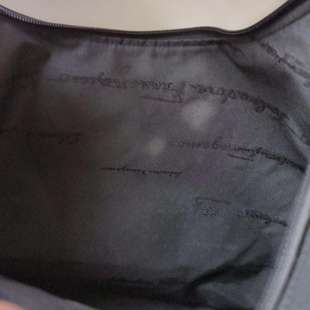 フェラガモブラックハンドバッグ肩掛け