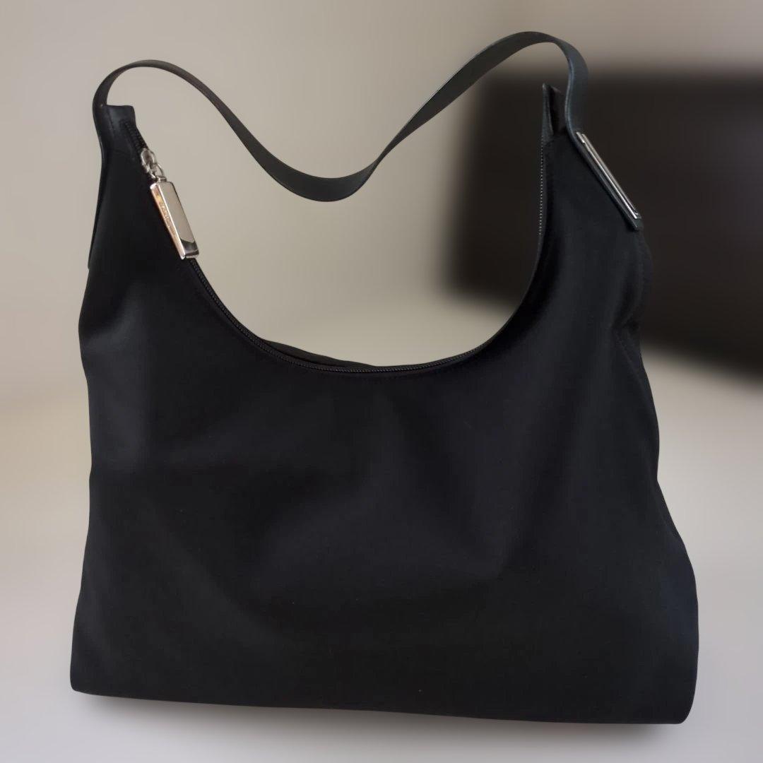 フェラガモブラックハンドバッグ肩掛け