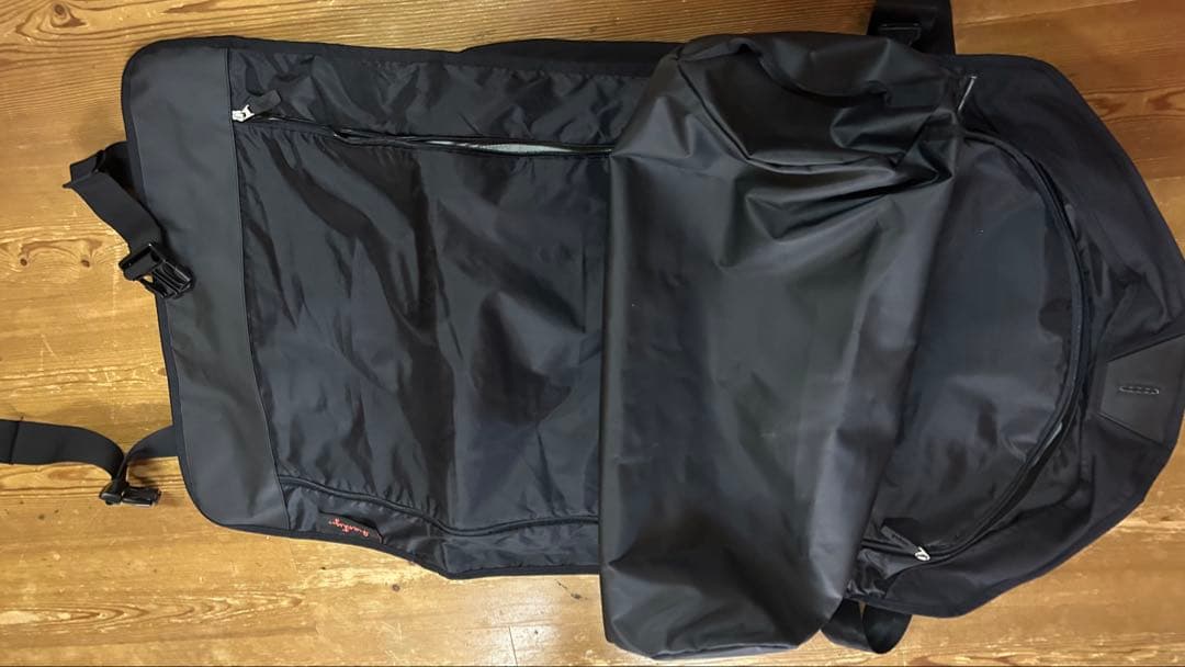 Henty messengerガーメントバッグ