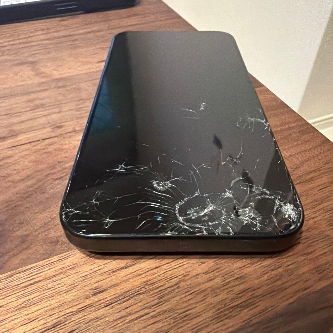 Apple iPhone 15Pro max 本体 画面割れ