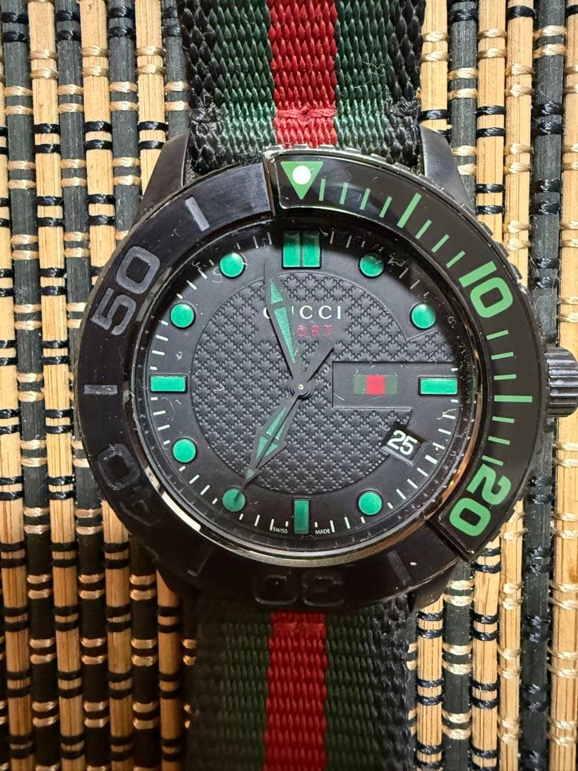GUCCI カラー　メンズウォッチ