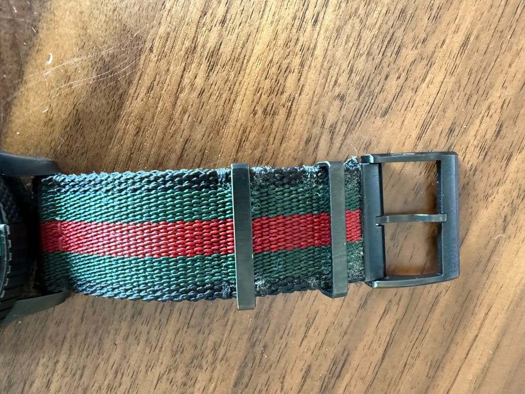 GUCCI カラー　メンズウォッチ