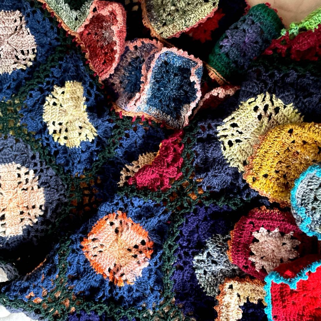 ★ノロ毛糸★かぎ針編みゆったりマルチなブランケット 〜暖笑〜120×130cm