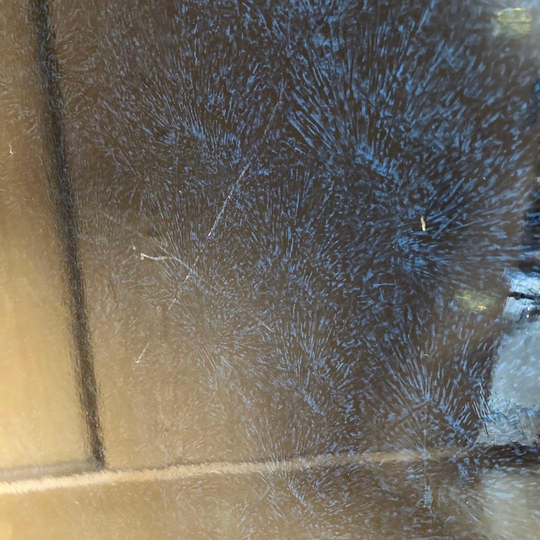 脚付き ガラスキャビネット 照明付き