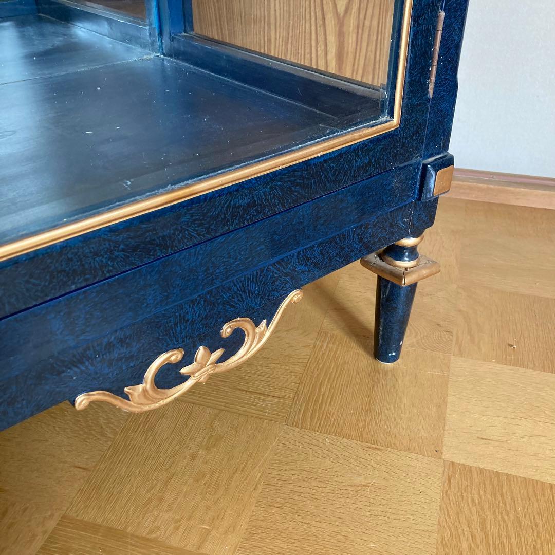 脚付き ガラスキャビネット 照明付き