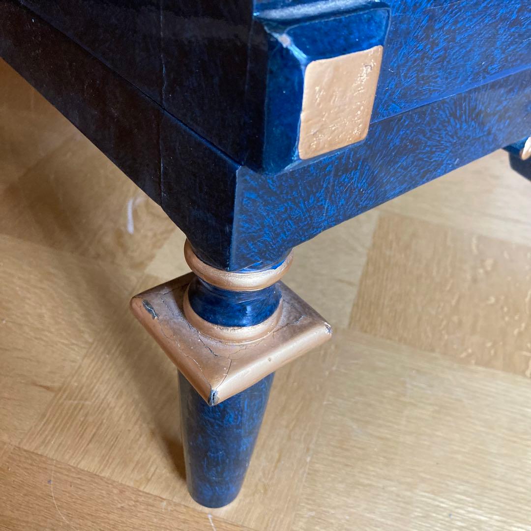 脚付き ガラスキャビネット 照明付き