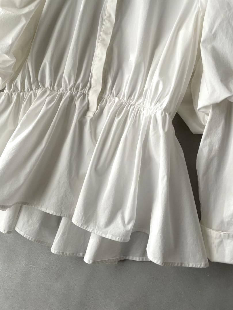 美品✨STINA closet 22SS パフスリーブ　フレアブラウス 伸縮有り