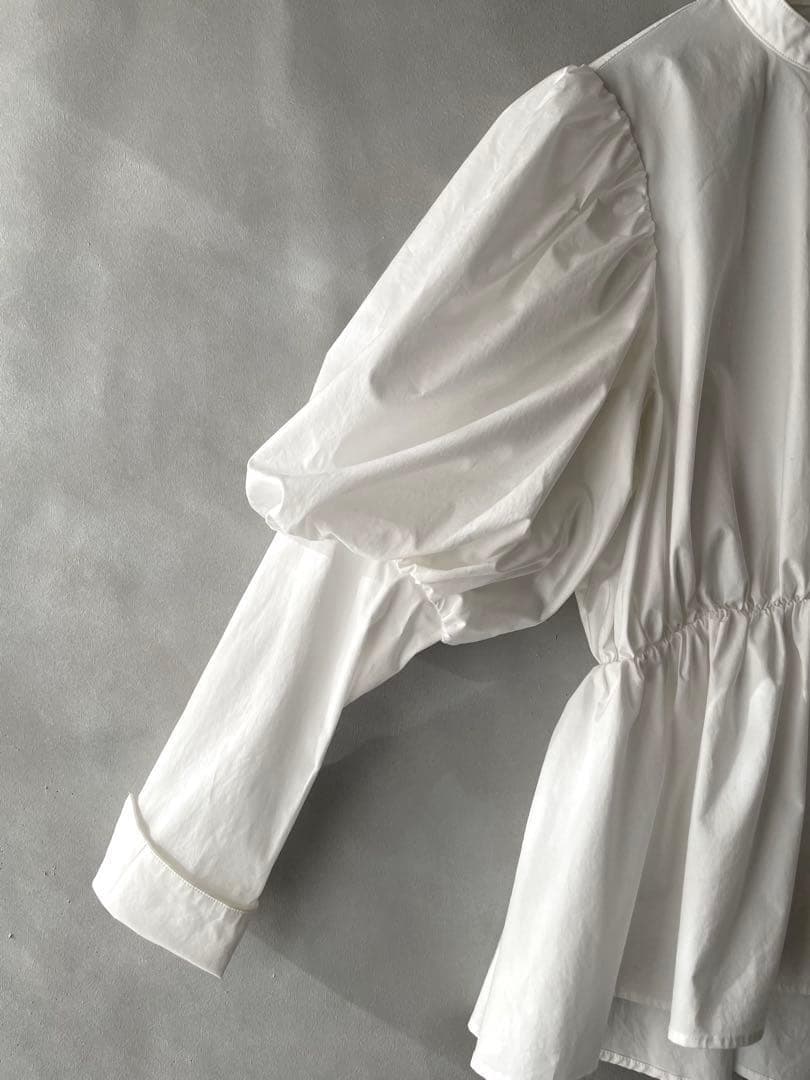 美品✨STINA closet 22SS パフスリーブ　フレアブラウス 伸縮有り