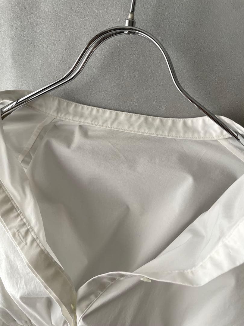 美品✨STINA closet 22SS パフスリーブ　フレアブラウス 伸縮有り