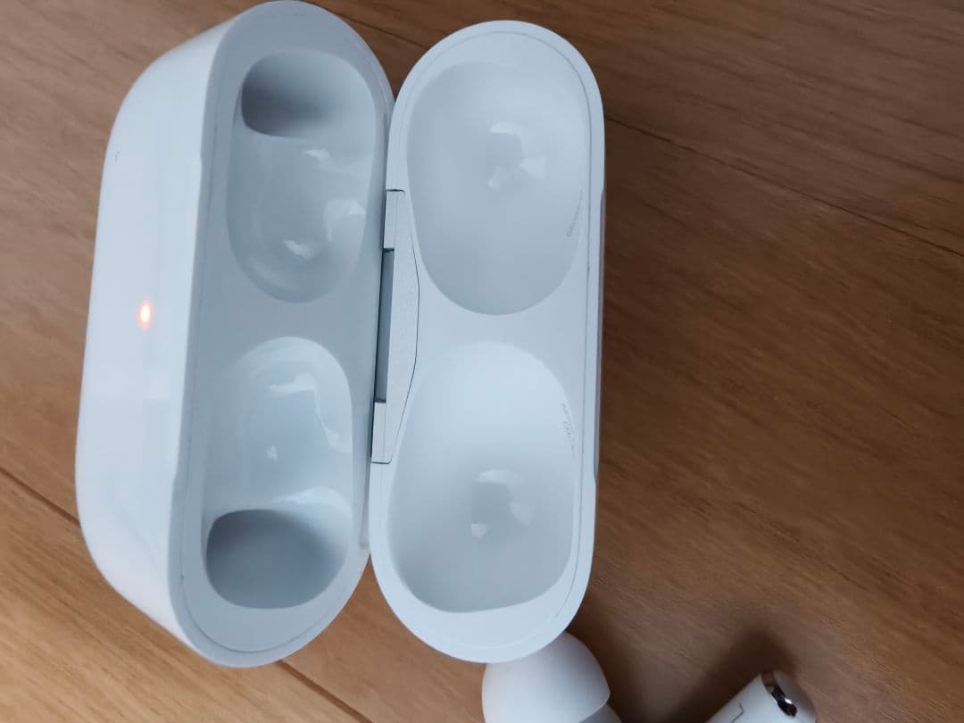 AirPods pro 第2世代 lightning 左耳とケースのみ