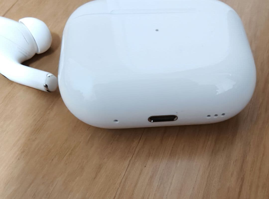 AirPods pro 第2世代 lightning 左耳とケースのみ