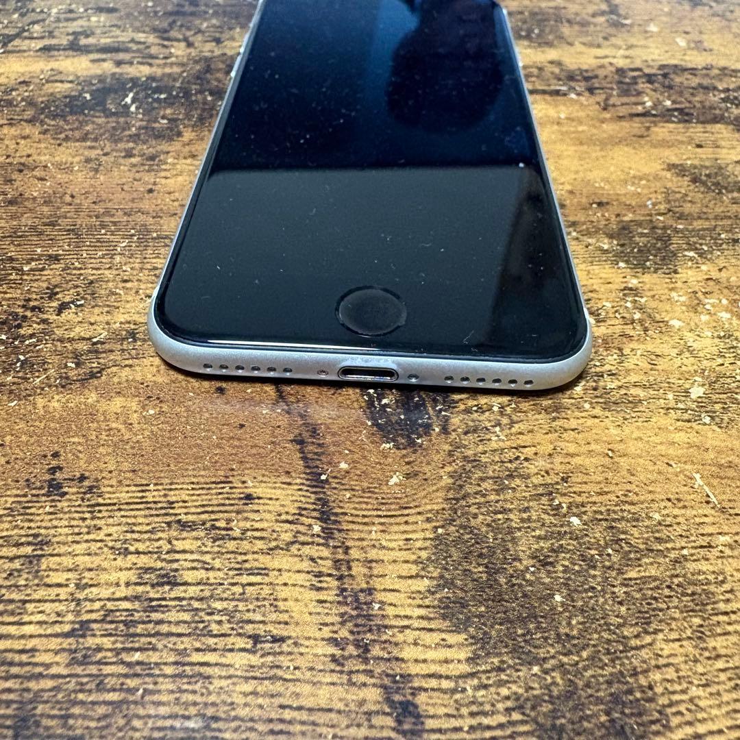 Apple iPhone SE 第二世代　ブラック 本体