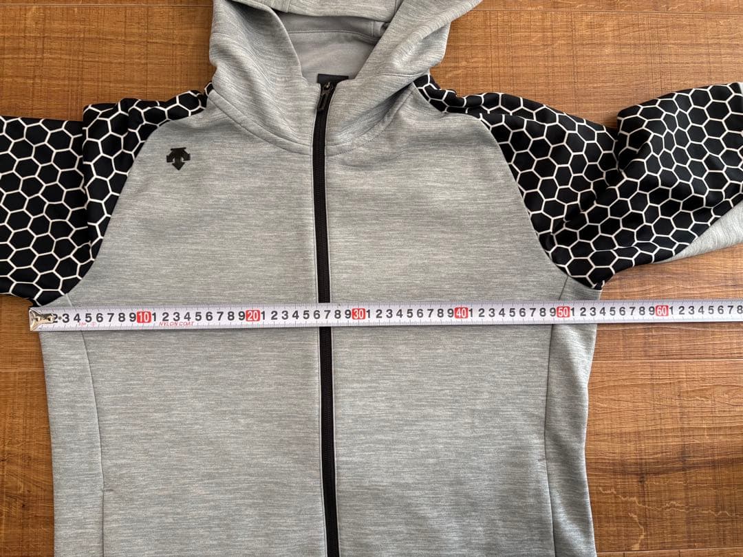 デサントゴルフ　ダンボールニット　ハニカムパターン袖　フード付きグレージャケット